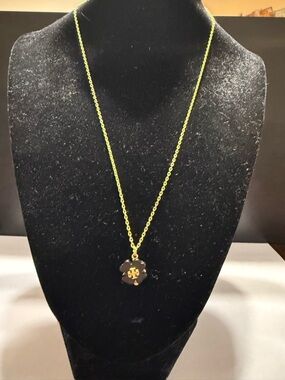 NEW Tory Burch Resin Clover Necklace Black Pendant Dainty Gold Tone
